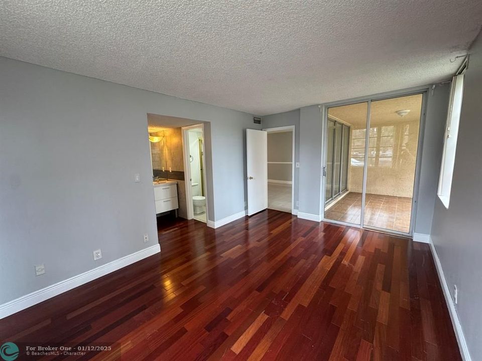 For Rent: $2,400 (3 beds, 2 baths, 1170 Square Feet)