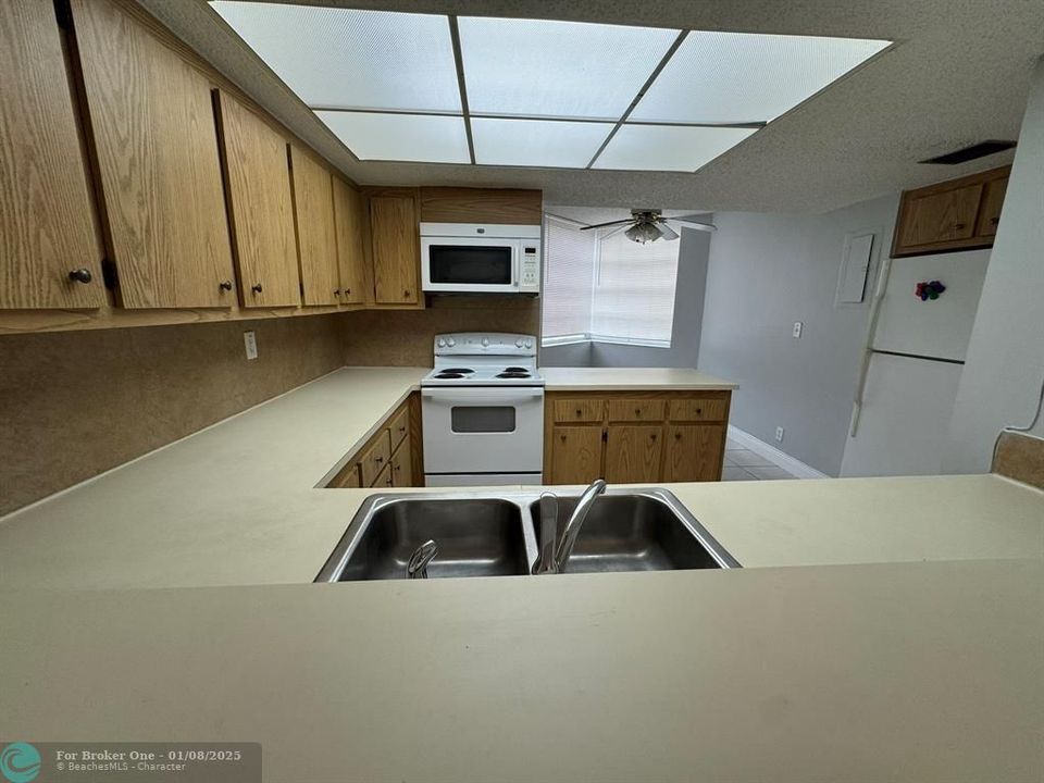 For Rent: $2,400 (3 beds, 2 baths, 1170 Square Feet)