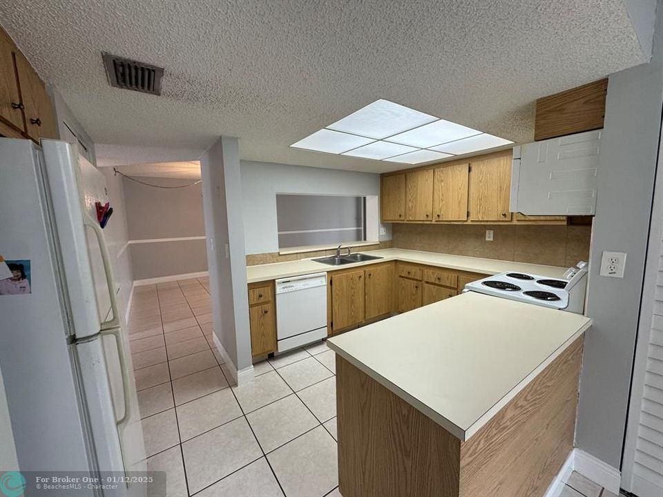 For Rent: $2,400 (3 beds, 2 baths, 1170 Square Feet)