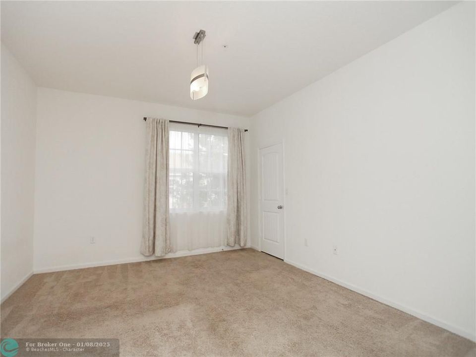 For Rent: $2,800 (3 beds, 2 baths, 1586 Square Feet)