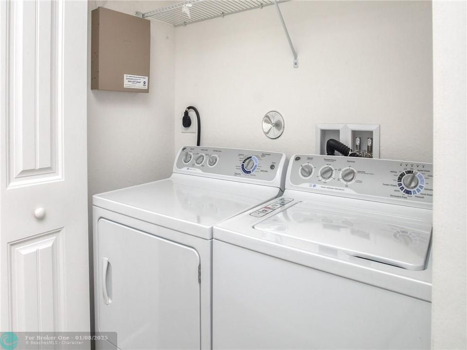 For Rent: $2,800 (3 beds, 2 baths, 1586 Square Feet)