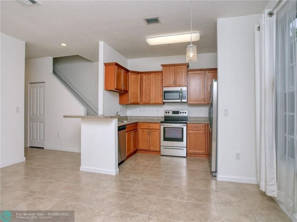 For Rent: $2,800 (3 beds, 2 baths, 1586 Square Feet)