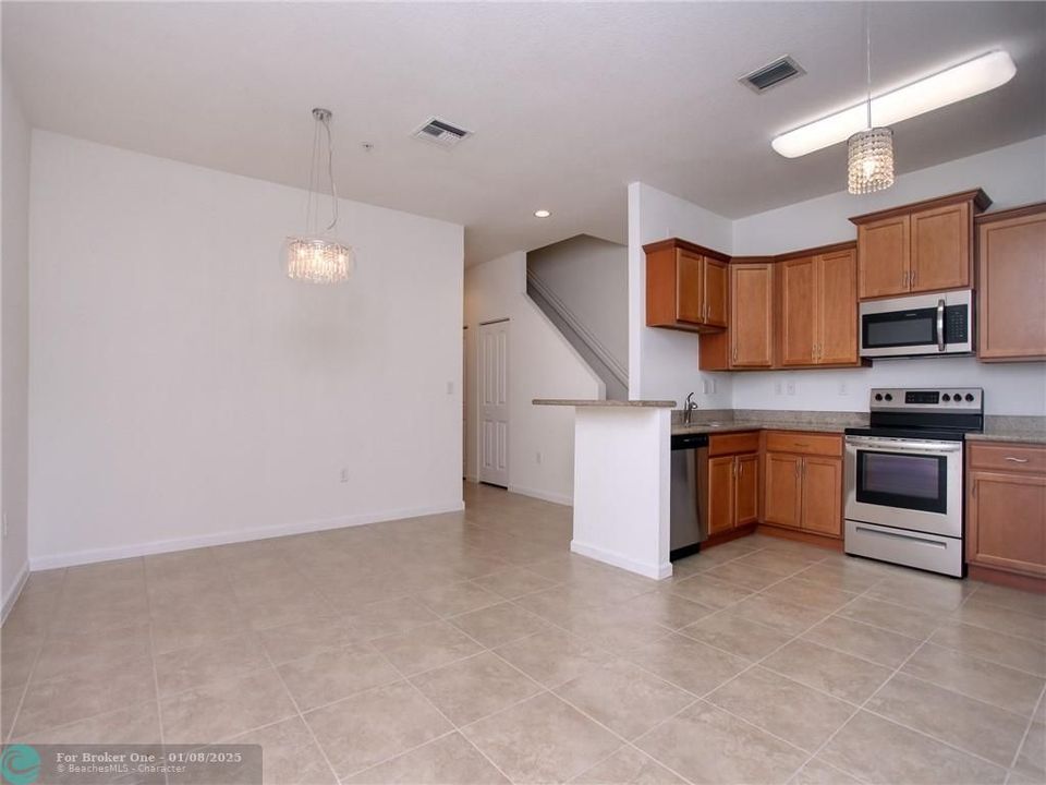 For Rent: $2,800 (3 beds, 2 baths, 1586 Square Feet)