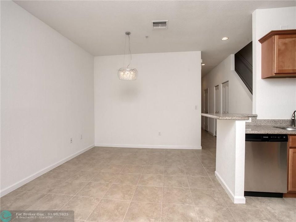 For Rent: $2,800 (3 beds, 2 baths, 1586 Square Feet)