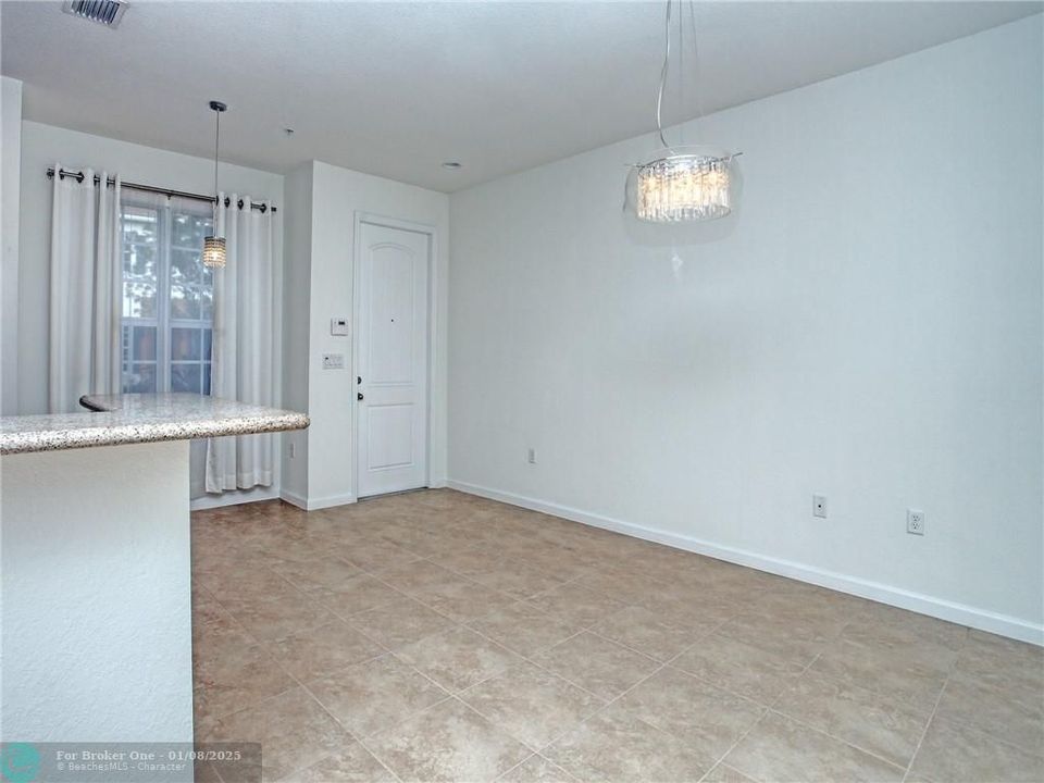 For Rent: $2,800 (3 beds, 2 baths, 1586 Square Feet)