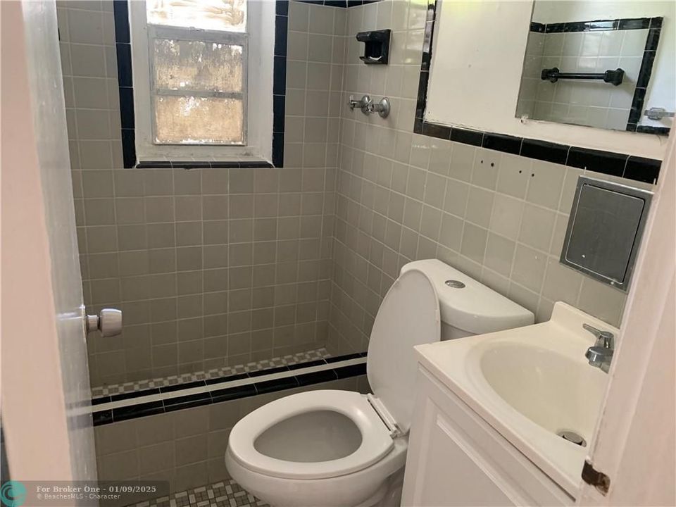 For Sale: $2,250 (3 beds, 2 baths, 1937 Square Feet)