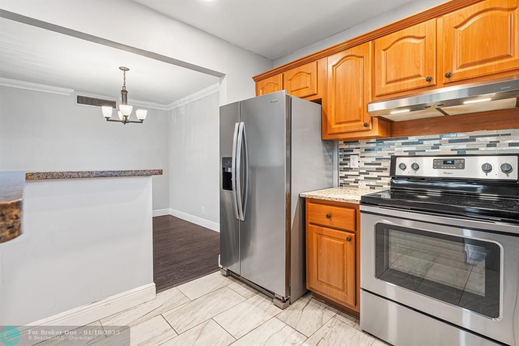 For Sale: $265,000 (2 beds, 2 baths, 1056 Square Feet)