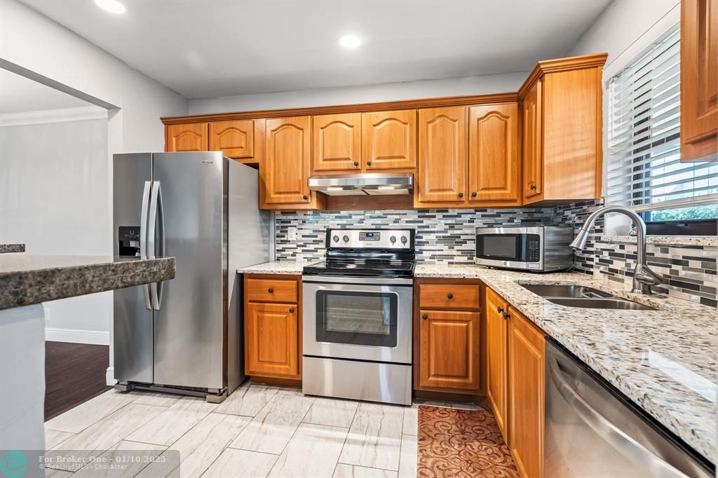 For Sale: $265,000 (2 beds, 2 baths, 1056 Square Feet)