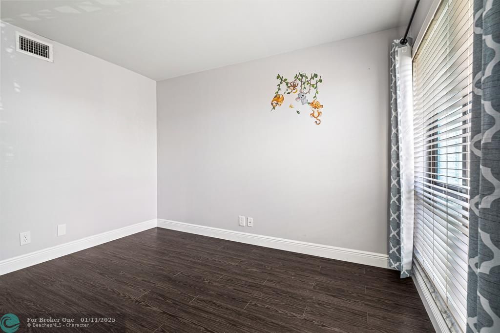 For Sale: $265,000 (2 beds, 2 baths, 1056 Square Feet)