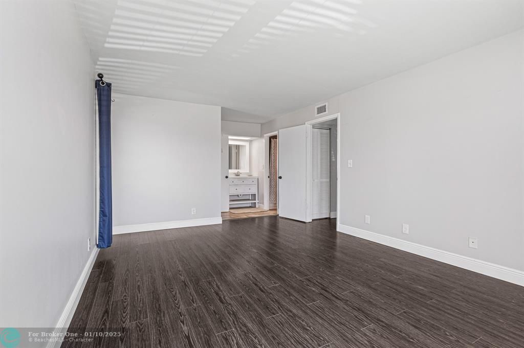 For Sale: $265,000 (2 beds, 2 baths, 1056 Square Feet)