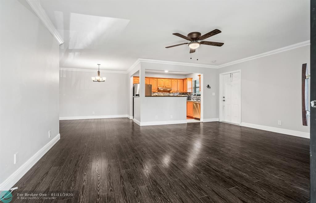 For Sale: $265,000 (2 beds, 2 baths, 1056 Square Feet)