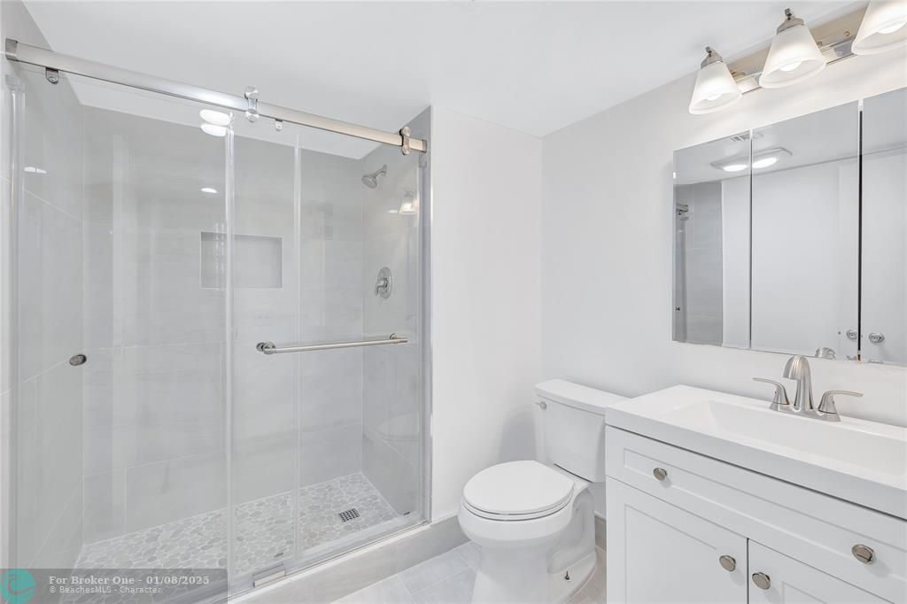 For Sale: $299,000 (2 beds, 2 baths, 1050 Square Feet)