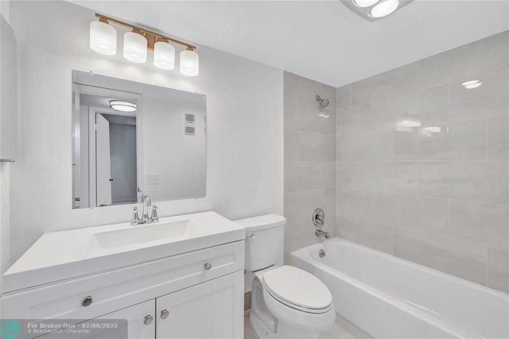 For Sale: $299,000 (2 beds, 2 baths, 1050 Square Feet)