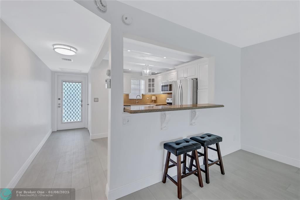 For Sale: $299,000 (2 beds, 2 baths, 1050 Square Feet)