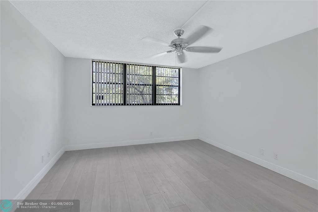 For Sale: $299,000 (2 beds, 2 baths, 1050 Square Feet)