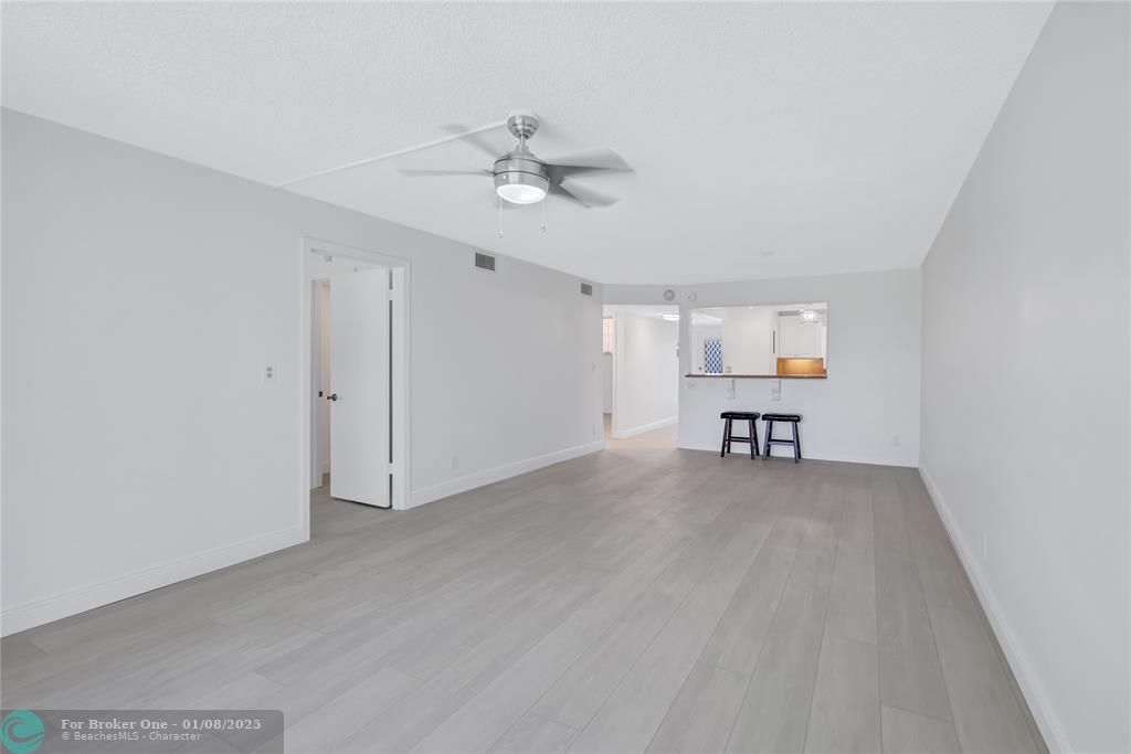 For Sale: $299,000 (2 beds, 2 baths, 1050 Square Feet)