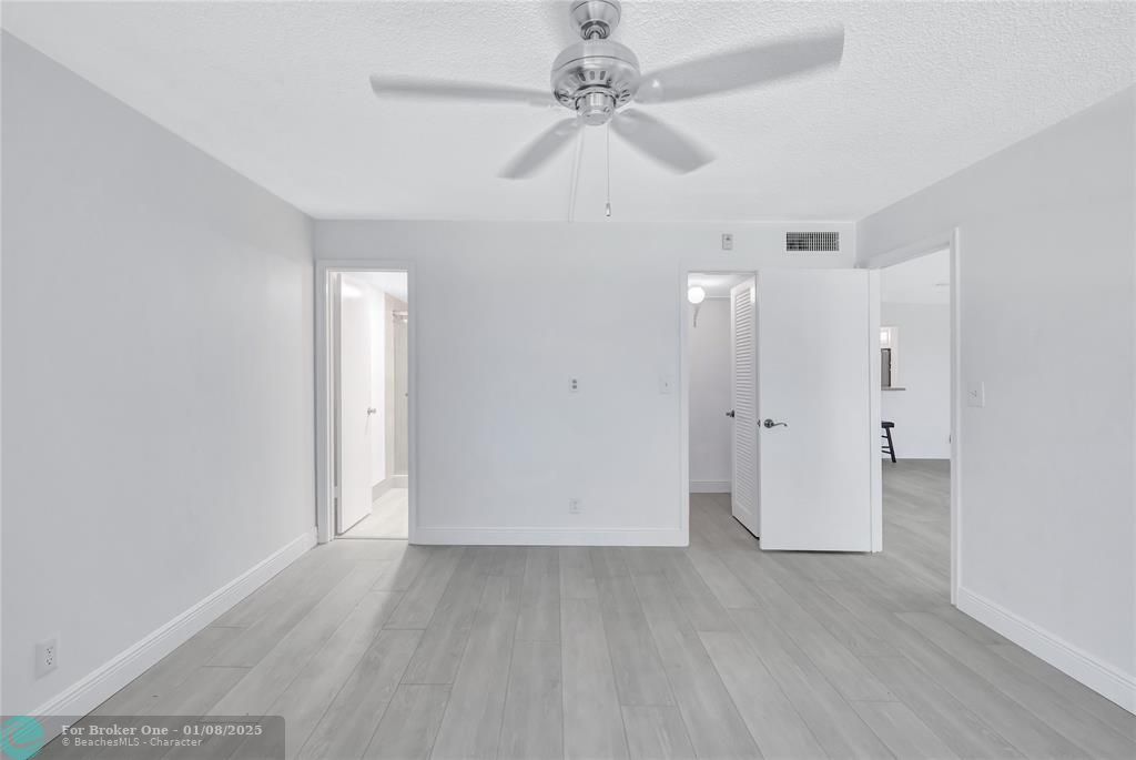 For Sale: $299,000 (2 beds, 2 baths, 1050 Square Feet)