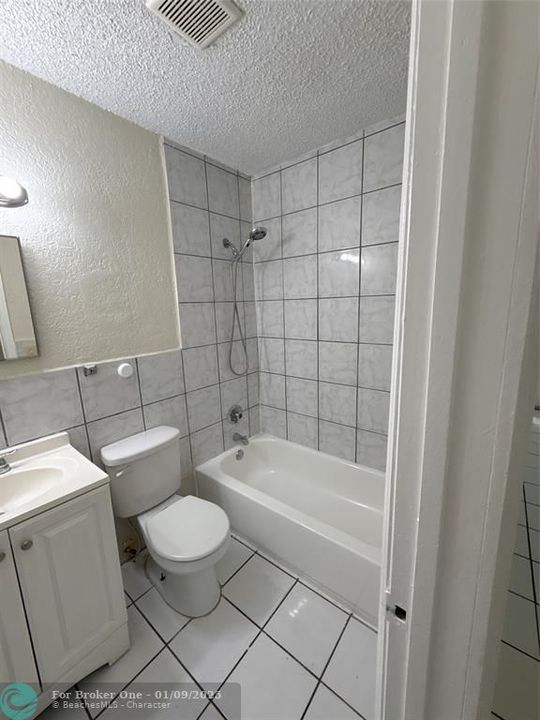 For Sale: $1,700 (2 beds, 1 baths, 2304 Square Feet)