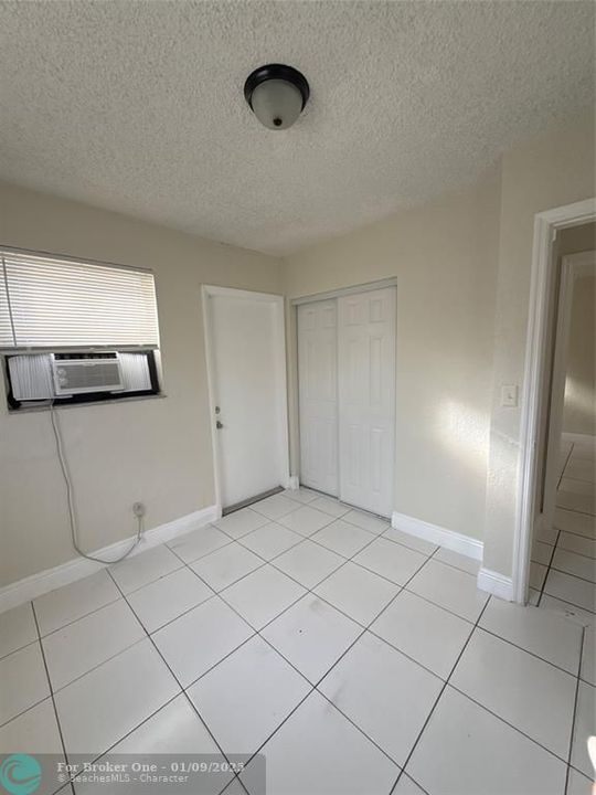 For Sale: $1,700 (2 beds, 1 baths, 2304 Square Feet)