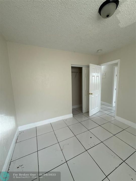 For Sale: $1,700 (2 beds, 1 baths, 2304 Square Feet)