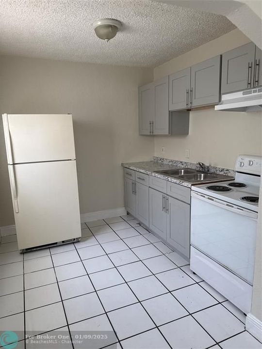 For Sale: $1,700 (2 beds, 1 baths, 2304 Square Feet)