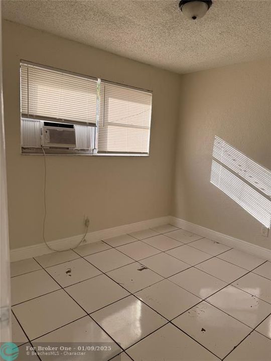 For Sale: $1,700 (2 beds, 1 baths, 2304 Square Feet)