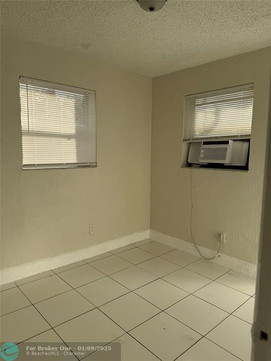 For Sale: $1,700 (2 beds, 1 baths, 2304 Square Feet)