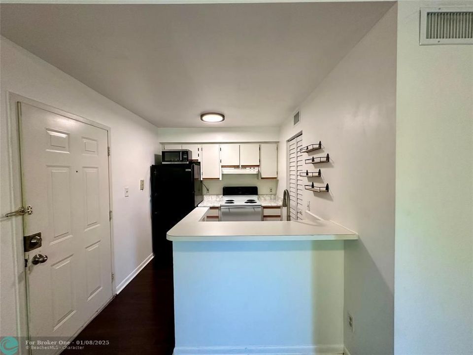 For Rent: $1,800 (1 beds, 1 baths, 650 Square Feet)