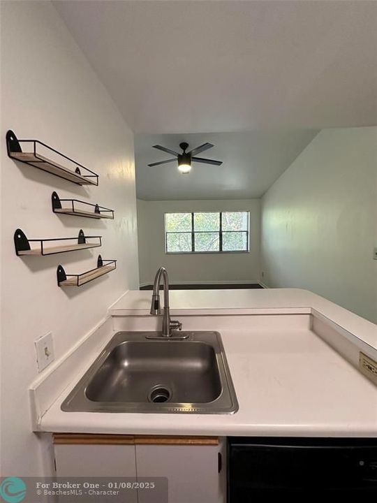 For Rent: $1,800 (1 beds, 1 baths, 650 Square Feet)