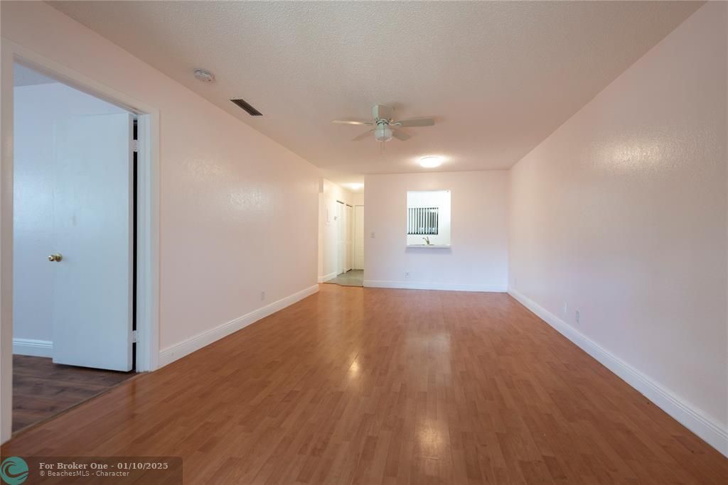 For Sale: $209,900 (2 beds, 2 baths, 832 Square Feet)