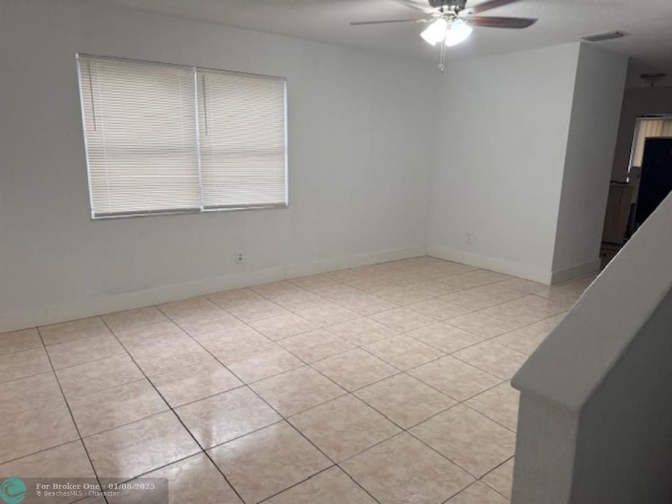 For Rent: $1,700 (2 beds, 1 baths, 1024 Square Feet)