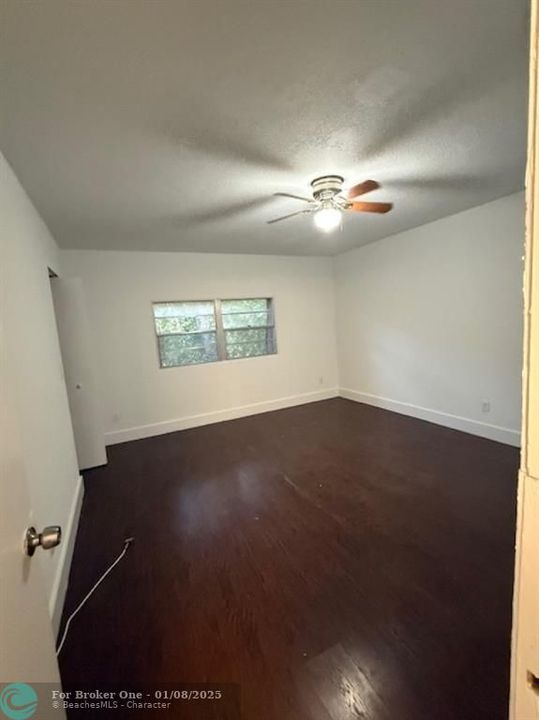 For Rent: $1,700 (2 beds, 1 baths, 1024 Square Feet)