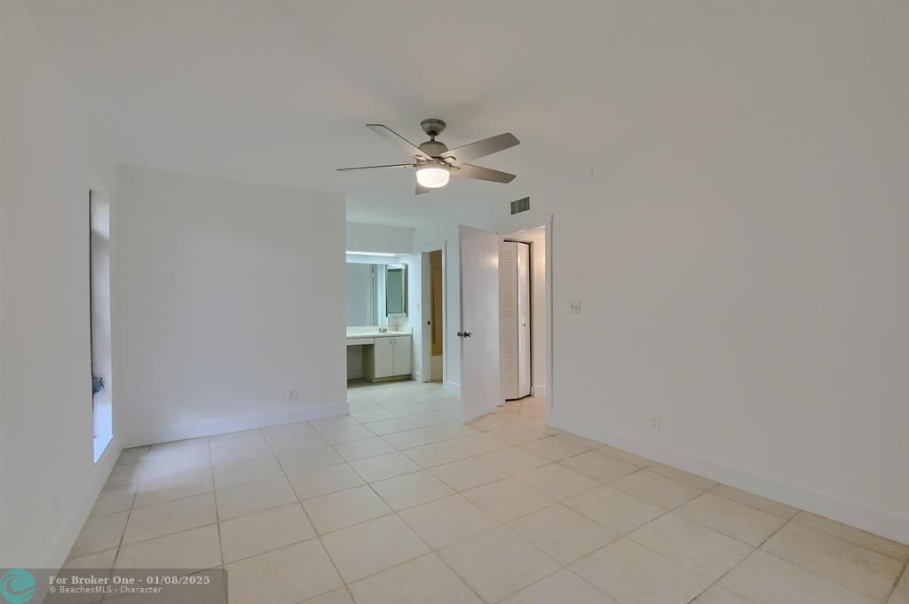 For Sale: $250,000 (2 beds, 2 baths, 1048 Square Feet)