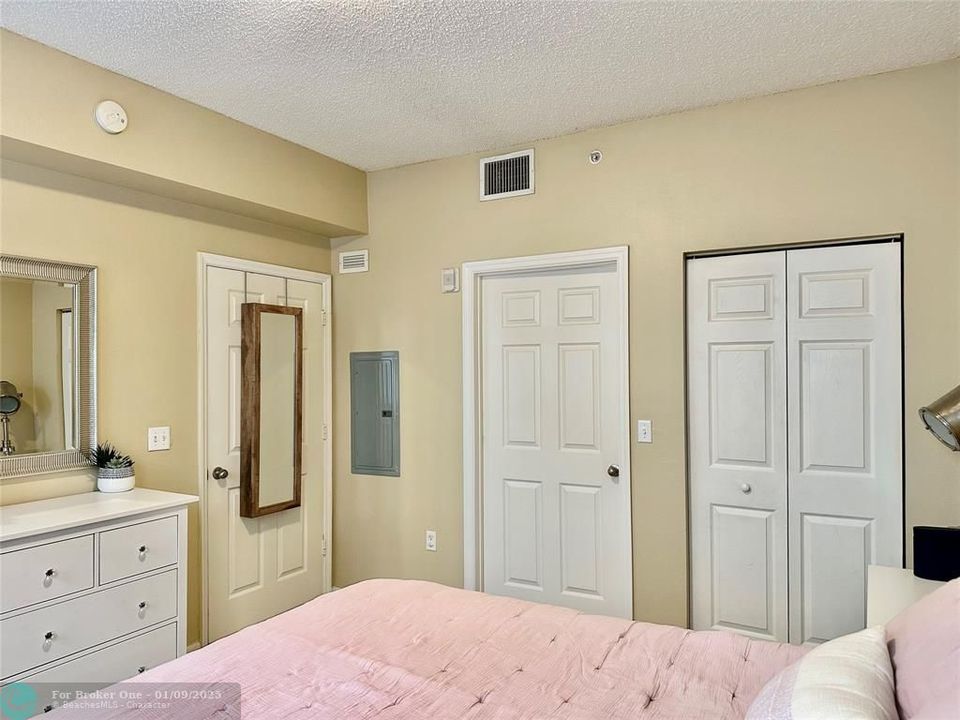 For Rent: $2,100 (1 beds, 1 baths, 667 Square Feet)