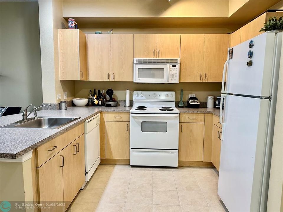 For Rent: $2,100 (1 beds, 1 baths, 667 Square Feet)