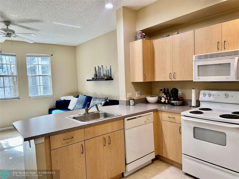 For Rent: $2,100 (1 beds, 1 baths, 667 Square Feet)