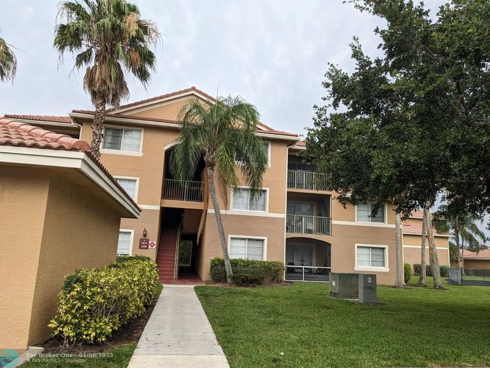 For Rent: $2,099 (3 beds, 2 baths, 1252 Square Feet)