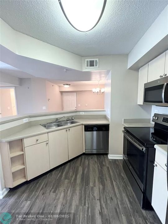 For Rent: $2,099 (3 beds, 2 baths, 1252 Square Feet)