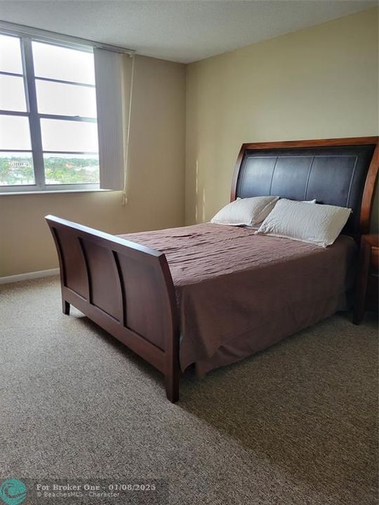 For Rent: $2,500 (1 beds, 1 baths, 985 Square Feet)