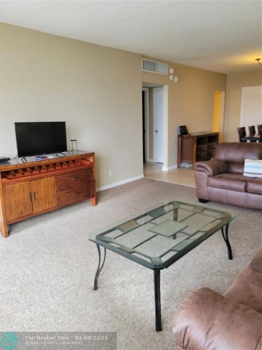 For Rent: $2,500 (1 beds, 1 baths, 985 Square Feet)