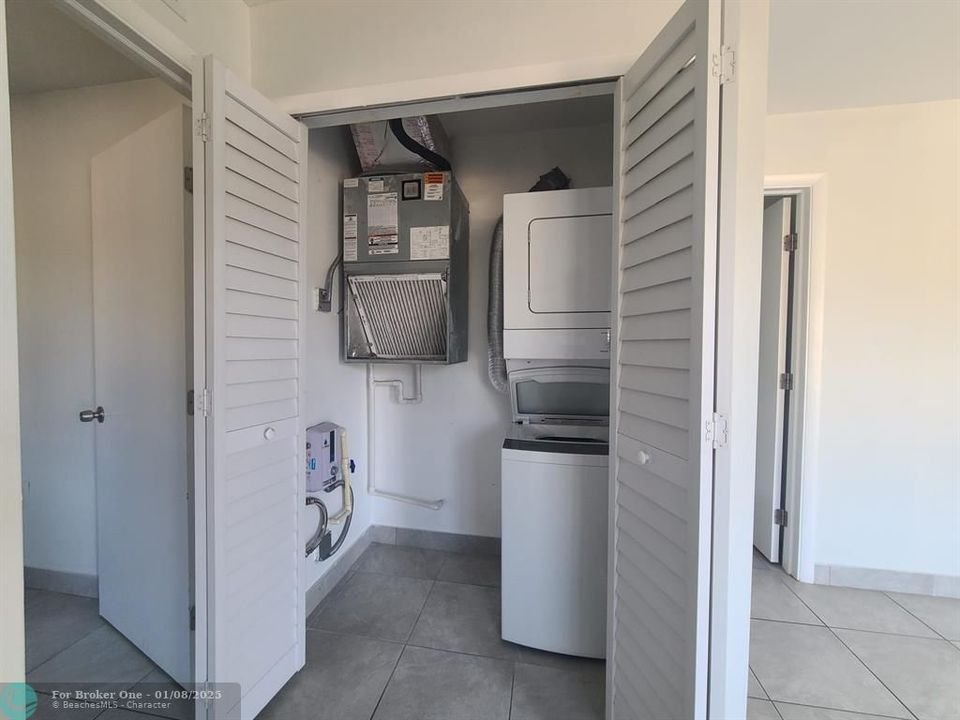 For Sale: $1,750 (1 beds, 1 baths, 0 Square Feet)