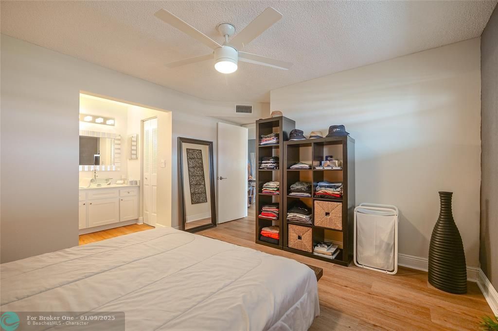 For Sale: $122,500 (2 beds, 2 baths, 904 Square Feet)