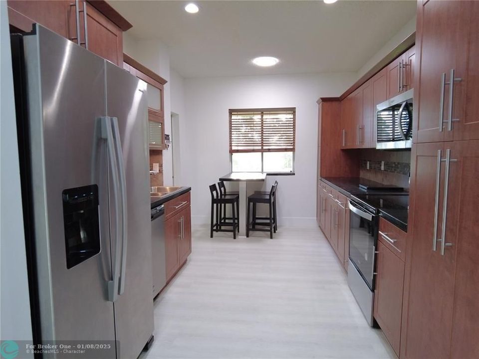 For Rent: $3,500 (3 beds, 2 baths, 1367 Square Feet)