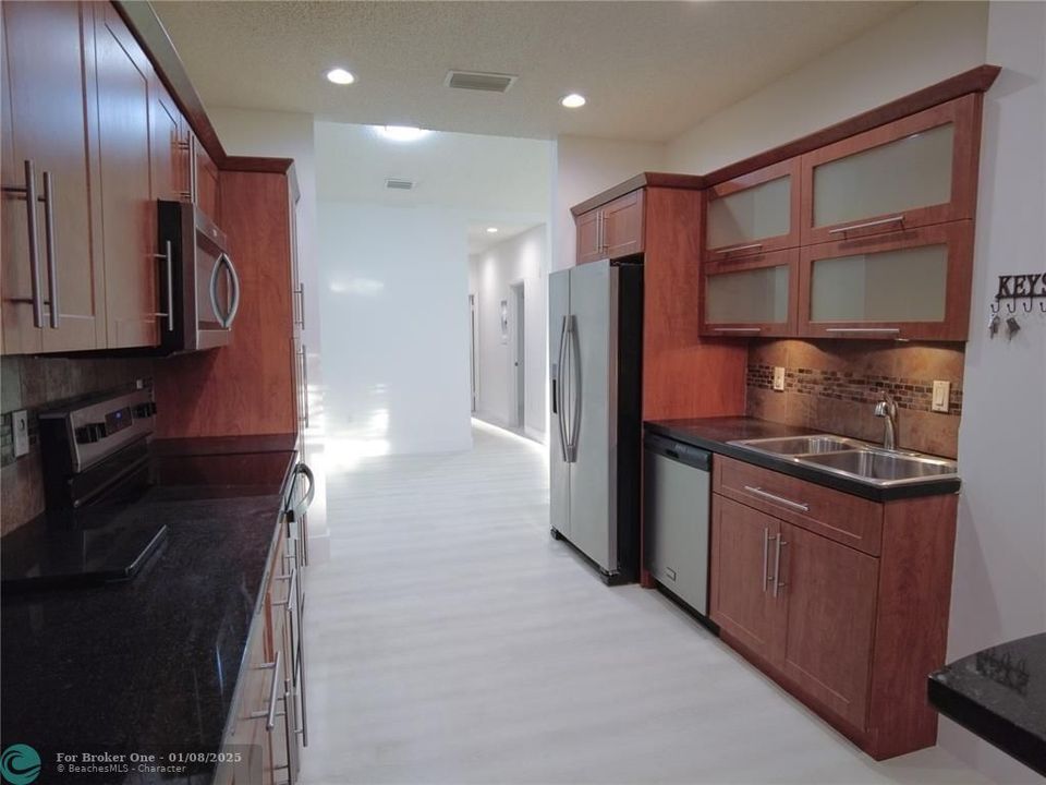 For Rent: $3,500 (3 beds, 2 baths, 1367 Square Feet)