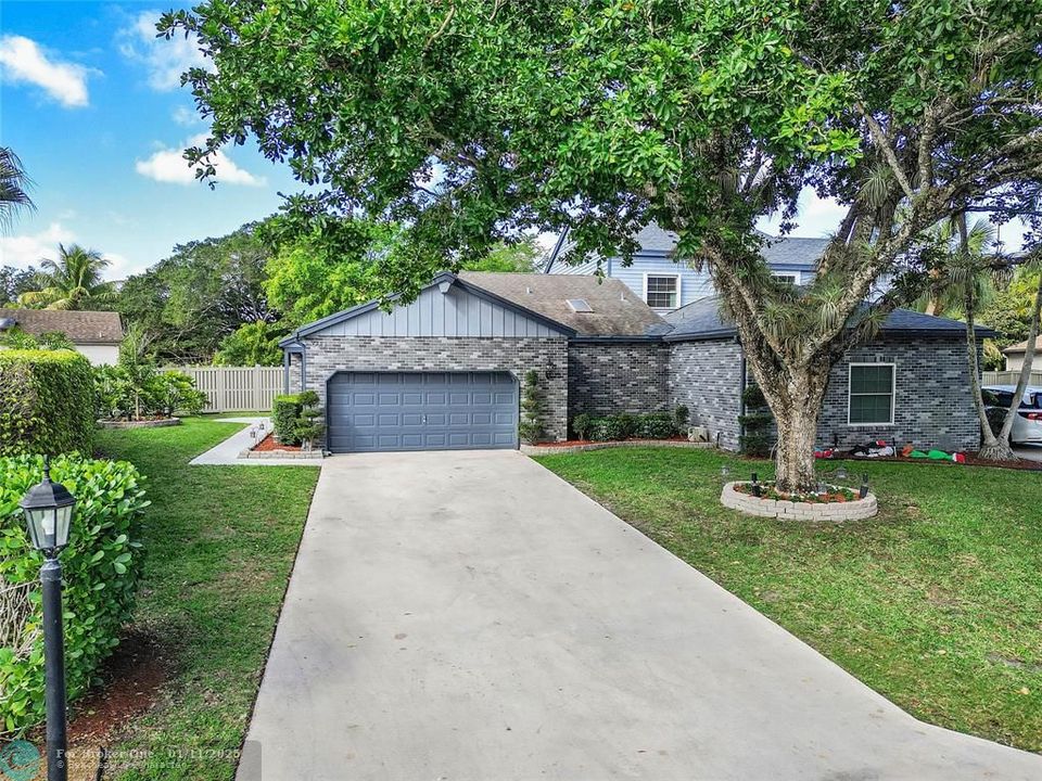 For Sale: $595,000 (3 beds, 2 baths, 1740 Square Feet)