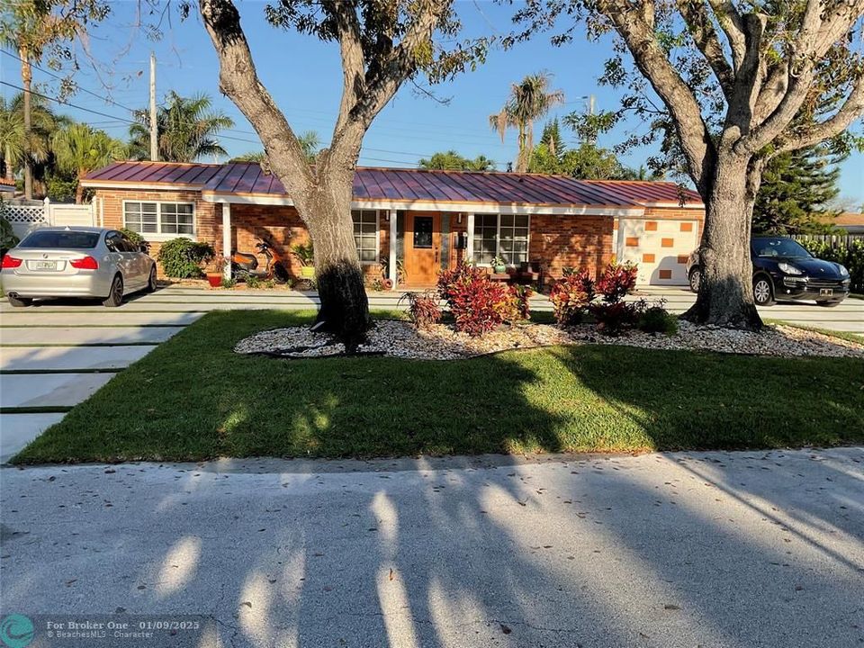 For Sale: $895,000 (3 beds, 2 baths, 1750 Square Feet)