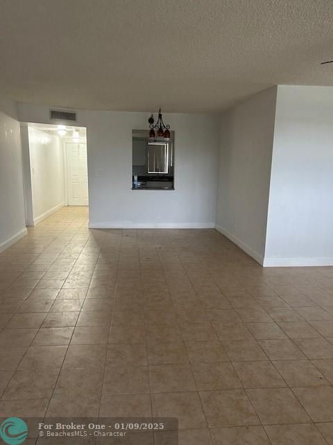 For Rent: $2,200 (2 beds, 2 baths, 1180 Square Feet)