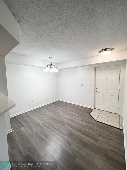 For Rent: $1,650 (1 beds, 1 baths, 791 Square Feet)