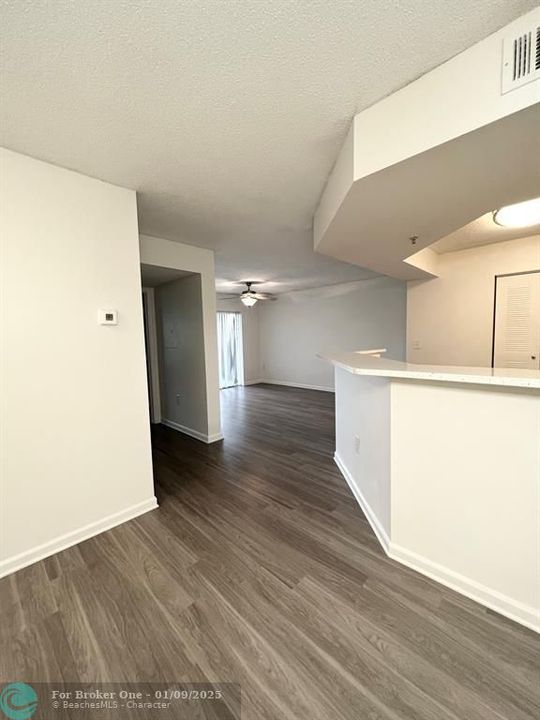 For Rent: $1,650 (1 beds, 1 baths, 791 Square Feet)