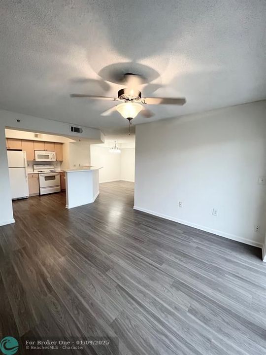 For Rent: $1,650 (1 beds, 1 baths, 791 Square Feet)